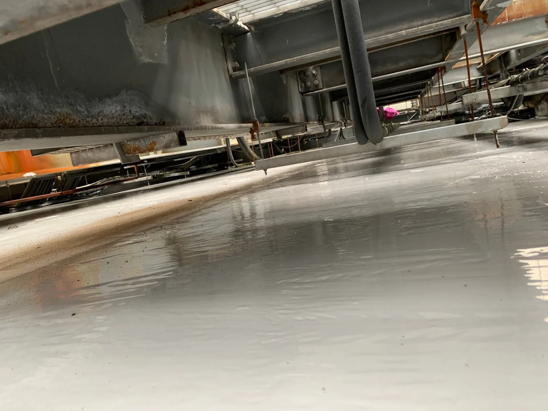 Seamless liquid waterproofing applied in a tight roof area