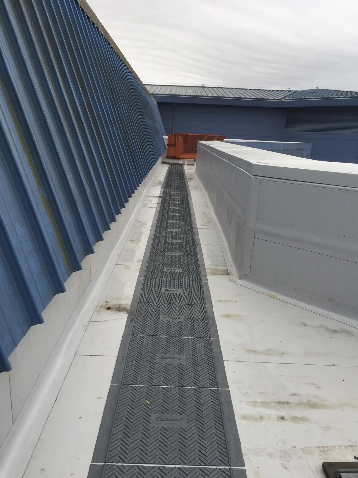 Edinburgh hospital roof finished in single ply membrane