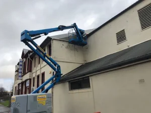 Small cherry picker for roof survey access